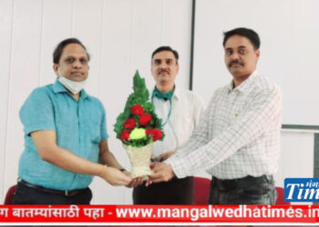 अभिनंदनास्पद! मंगळवेढ्याचे डॉ.नंदकुमार शिंदे यांचे नेतृत्व जिल्ह्याला मान्य; वैद्यकीय अधिकारी सेवक पतसंस्थेच्या संचालकांना दिले बिनविरोध निवडून