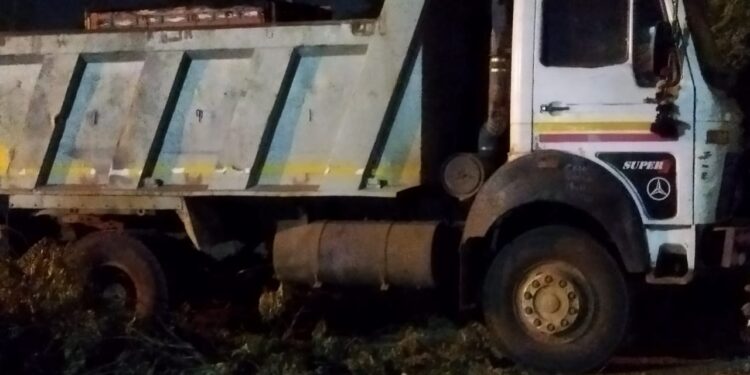 मंगळवेढ्यात अवैध वाळू वाहतूक करणारा टिपर पकडला, एपीआय बामणे यांची कारवाई; टिपरचा खरा मालक कोण? पोलिसांकडून शोध सुरू