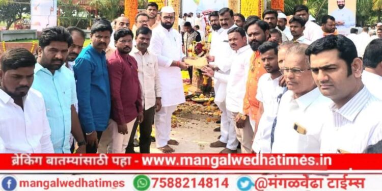 दिवंगत आमदार भारत भालके यांच्या स्मरणार्थ; छत्रपती शिवरायांच्या पुतळ्यासाठी १ लाख ९९९ रुपयांची देणगी