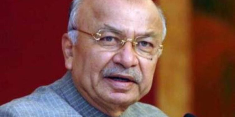 सोलापूर लोकसभा लढवण्यासंदर्भात सुशीलकुमार शिंदे यांचे मोठं विधान; आजपासून कामाला लागणार