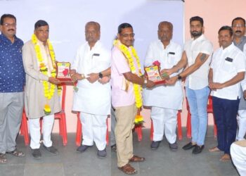 मंगळवेढा तालुका पत्रकार संघाचे सुतार व डोके आदर्श पत्रकार पत्रकार पुरस्काराने सम्मानित