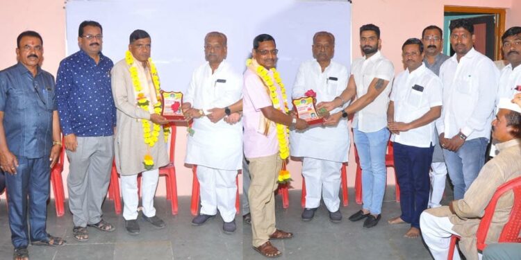 मंगळवेढा तालुका पत्रकार संघाचे सुतार व डोके आदर्श पत्रकार पत्रकार पुरस्काराने सम्मानित