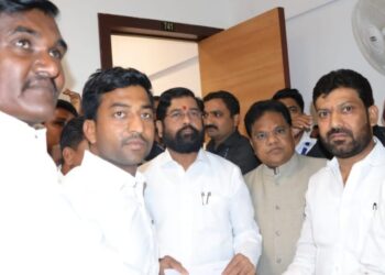 छावणी चालकांना मोठा दिलासा! अनिल सावंत यांची शिष्टाई आली कामी; मुख्यमंत्र्यांनी बिलांचा प्रश्न मार्गी लावण्याचे दिले आश्वासन