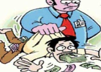 एक लाख रुपयांची लाच स्वीकारताना मंगळवेढ्यातील तत्कालीन मंडळअधिकारी रंगेहाथ सापडला