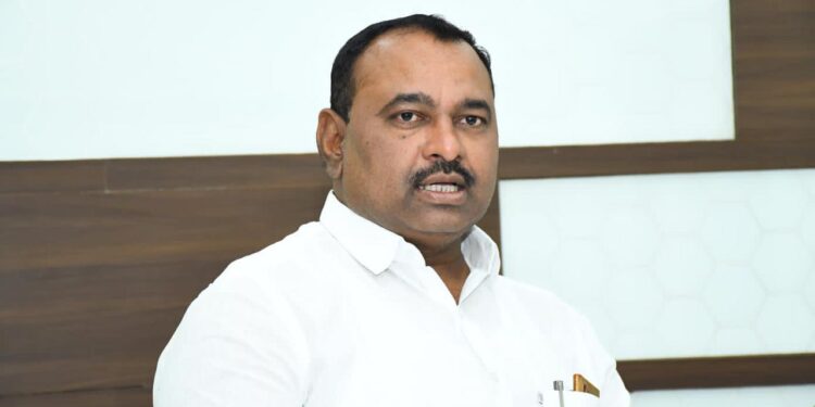 शेतकऱ्यांना अपुऱ्या व विस्कळीत वीज पुरवठ्यापासून दिलासा; नवीन डीपी व क्षमतावाढसाठी ६ कोटी ४९ लाखांचा निधी मंजूर; आ.समाधान आवताडे यांची माहिती