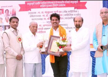 अभिमानास्पद! लेखक अंकुश गाजरे राज्यस्तरीय साहित्य पुरस्काराने सन्मानित