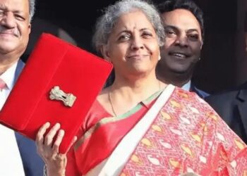 बजेटमधून दिलासा! तुम्हाला टॅक्समध्ये 7 लाखांपर्यंत सूट कशी मिळणार? हे समजून घ्या नाहीतर होईल नुकसान