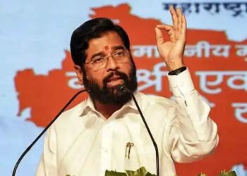 एकनाथ शिंदेंना शिवसेना आणि धनुष्यबाण मिळालं; निवडणूक आयोगाचा उद्धव ठाकरेंना मोठा धक्का