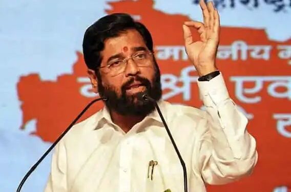 एकनाथ शिंदेंना शिवसेना आणि धनुष्यबाण मिळालं; निवडणूक आयोगाचा उद्धव ठाकरेंना मोठा धक्का