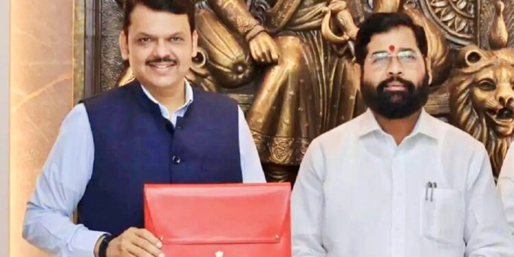 शेतकऱ्यांसाठी व महिलांसाठी फडणवीसांची मोठी घोषणा; केंद्राच्या धर्तीवर राज्याचाही सहा हजारांचा कृषी सन्मान निधी; एसटी प्रवासात 50 टक्के सूट