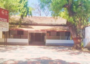 शेतकऱ्यांनो! लाचखोर सुरज नळे व संबंधितांनी पैसे व कोरे चेक घेतले असल्यास त्यांनी थेट लाचलुचपत विभागाशी संपर्क साधावा; अधिकाऱ्यांचे आवाहन