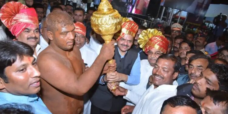 मंगळवेढ्याच्या महेंद्र गायकवाड याने पटकाविली 35 लाखांची सोन्याची गदा; छत्रपती शिवराय केसरी कुस्ती स्पर्धेचा ठरला विजेता