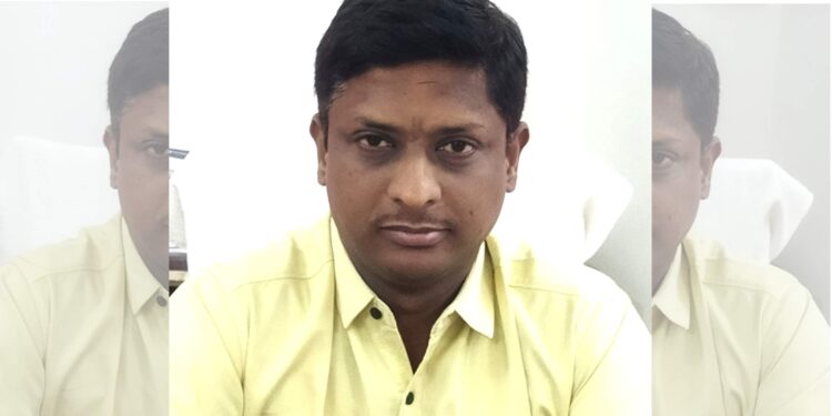 जनतेच्या कामांना प्रथम प्राधान्य देणार; मंगळवेढयाचे नवनियुक्त तहसीलदार मदन जाधव यांनी स्विकारला कार्यभार; त्यांच्यापुढे असणार  ‘हे’ आव्हाने