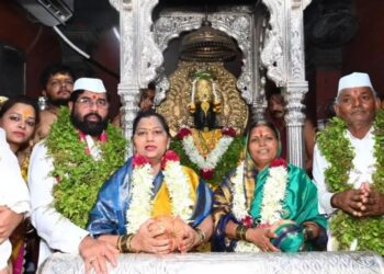 विठूनामाचा गजर! मुख्यमंत्र्यांच्या हस्ते शासकीय महापूजा; विठूरायाला एकनाथ शिंदे यांनी ‘हे’ साकडं घातलं; काळे दाम्पत्याला शासकीय पूजेचा मान