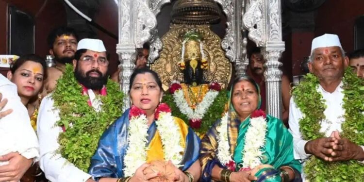 विठूनामाचा गजर! मुख्यमंत्र्यांच्या हस्ते शासकीय महापूजा; विठूरायाला एकनाथ शिंदे यांनी ‘हे’ साकडं घातलं; काळे दाम्पत्याला शासकीय पूजेचा मान