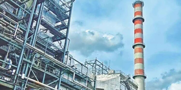 सोलापूरच्या विमानसेवेला अडथळा ठरणाऱ्या ‘चिमणी’वर आज हातोडा; पोलिसांचा मोठा बंदोबस्त; 200 हून अधिक सभासदांना घेतलं ताब्यात