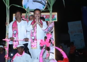 लिहून देतो काळे माजी चेअरमन फिक्स! दीपक पवार यांनी काटामारीचा दिला आकडेवारीत पुरावा; चेअरमनची उस्तुकता लागलेल्या काळेंना अभिजीत पाटील यांनी दिले सभेतून उत्तर