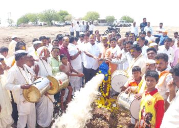 पाणीदार आमदार! जनतेची तहान भागवली; आ समाधान आवताडे यांच्या हस्ते म्हैसाळ उपसा सिंचन योजनेच्या पाण्याचे पूजन