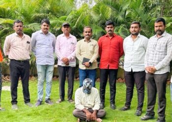 मोठी बातमी! पंधरा वर्षापासून पोलिसांना गुंगारा देणारा खून व दरोड्यातील मंगळवेढ्यातील आरोपी झाला अखेर जेरबंद; स्थानिक गुन्हे शाखेची धडाकेबाज कामगिरी