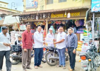 ‘माणुसकीच घर’ला मदत करणाऱ्या दानशूरांचा मंगळवेढा नगरपरिषदेकडून सन्मान; तीनशे कुटूंबातील व्‍यक्‍तींना गृहोपयोगी साहित्‍याचे वाटप