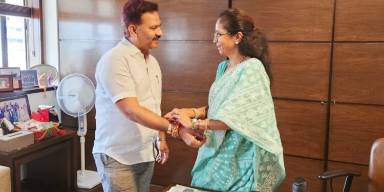 सुप्रिया सुळे यांनी चक्क चेअरमन अभिजीत पाटलांच्या हातावर बांधली राखी; रक्षाबंधनच्या निमित्ताने पवार आणि पाटील नाते अधिक मजबूत