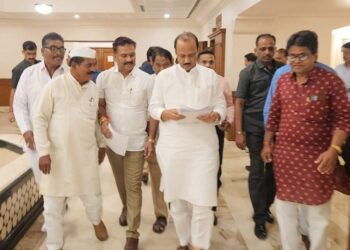 बसवेश्वर स्मारक व मंगळवेढा उपसा सिंचन योजनेची जबाबदारी घेतली अभिजीत पाटील यांनी खांद्यावर; योजना मार्गी लावण्यासाठी उपमुख्यमंत्री अजित पवार यांची घेतली भेट