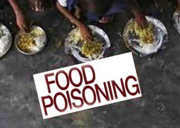 धक्कादायक! शिल्लक अन्न खाऊ घातले; आश्रम शाळेतील २०० हून अधिक विद्यार्थ्यांना विषबाधा