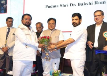 अभिनंदनास्पद! भैरवनाथ शुगर उद्योग समूहास औद्योगिक उत्कृष्टता पुरस्कार; पुणे येथील कार्यक्रमात आरोग्यमंत्री तानाजी सावंत यांच्या हस्ते प्रदान