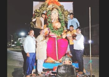 मंगळवेढ्यात साकारली तालुक्यातील सर्वात मोठी गणपती बाप्पाची मूर्ती; उंचच-उंच बाप्पांची जिल्हाभर चर्चा