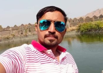 मोठी बातमी! देवदर्शन करून परत येत असताना गाडीचा अपघात; मंगळवेढ्यातील तरुण ठार तर कुटुंबातील पाच जण जखमी