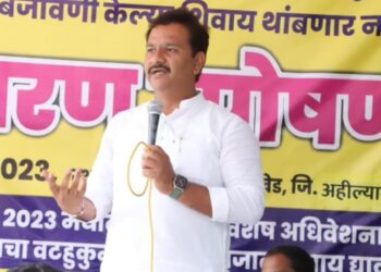 धनगर समाज आरक्षणाच्या अंमलबजावणीसाठी सरकारने या लढ्याकडे गांभीर्याने पाहावे; अभिजीत पाटील यांनी चौंडी येथील उपोषणास भेट घेऊन दिला जाहीर पाठिंबा