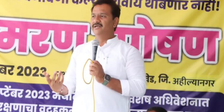 धनगर समाज आरक्षणाच्या अंमलबजावणीसाठी सरकारने या लढ्याकडे गांभीर्याने पाहावे; अभिजीत पाटील यांनी चौंडी येथील उपोषणास भेट घेऊन दिला जाहीर पाठिंबा