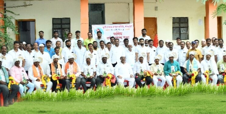 गौरव सोहळा! मंगळवेढा कृषी उत्पन्न बाजार समितीचे आदर्श व्यापारी पुरस्कार यांना जाहीर