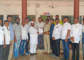 गुणरत्न सदावर्ते विरोधात गुन्हा दाखल करा, मंगळवेढा सकल मराठा समाजाची मागणी; काय आहे प्रकरण?