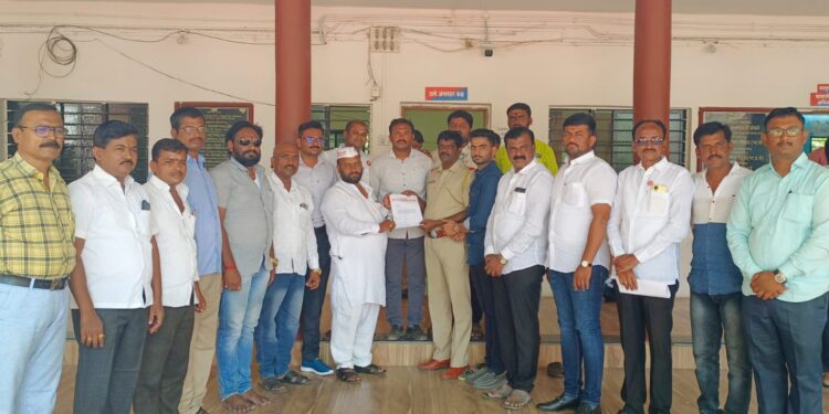 गुणरत्न सदावर्ते विरोधात गुन्हा दाखल करा, मंगळवेढा सकल मराठा समाजाची मागणी; काय आहे प्रकरण?