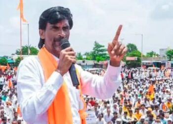 एक मराठा कोट मराठा! सरकारला एक तासही देणार नाही, जरांगे पुन्हा कडाडले; अकलूजमध्ये मनोज जरांगेंची विराट सभा