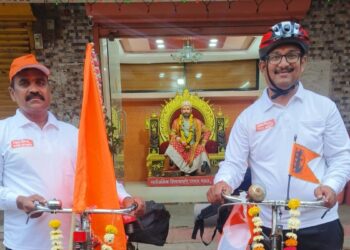 समाजासाठी काय पण! मंगळवेढा ते अंतरावाली सराटी सायकल प्रवास; आरक्षणासाठी दोन युवकांचा ३०० किमी सायकल प्रवास; ‘एक मराठा-लाख मराठा’चा जयघोष