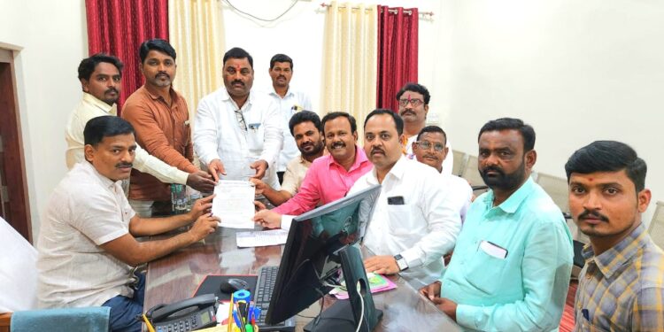 मंगळवेढा तालुक्यात राष्ट्रवादी काँग्रेस आक्रमक: विविध प्रश्नावर प्रशासनाला धरले धारेवर; तालुकाध्यक्ष व शहराध्यक्ष यांच्या कामाचा सपाटा