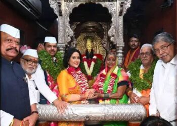 मोठी बातमी! फडणवीसांच्या हस्ते सपत्निक विठ्ठलाची शासकीय महापूजा संपन्न; उपमुख्यमंत्र्यांनी विठुरायाला घातले ‘हे’ साकडं; घुगे दाम्पत्य ठरलं मानाचे वारकरी