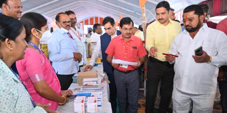 महाआरोग्य शिबिरात सव्वा लाख वारकऱ्यांची तपासणी, ७० हजार वारकऱ्यांवर उपचार; सार्वजनिक आरोग्य सेवा ठरली पर्वणी; मंत्री तानाजी सावंत यांच्या कामाचे सर्वत्र कौतुक