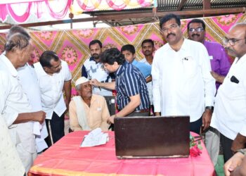 सर्वसामान्यांच्या चेहऱ्यावर समाधानाची लहर! आमदार आवताडे यांच्या वाढदिवसानिमित्त ‘एवढ्या’ रुग्णांची नेत्र व मोतीबिंदू तपासणी आणि चष्मे वाटप