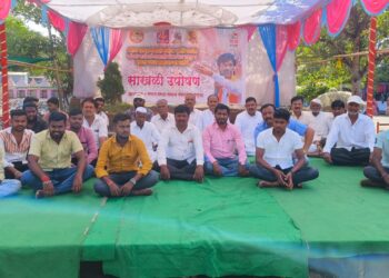 आरक्षणासाठी मराठा समाज आक्रमक; जरांगे-पाटलांच्या आदेशाचं पालन करत मंगळवेढ्यात साखळी उपोषणास सुरुवात