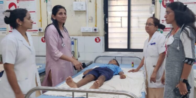 मोठी बातमी! मंगळवेढ्यात शाळेतील 20 विद्यार्थ्यांनी एरंडाच्या बिया खाल्ल्याने विद्यार्थ्यांना विषबाधा; शिक्षकासह पालक वर्गात खळबळ