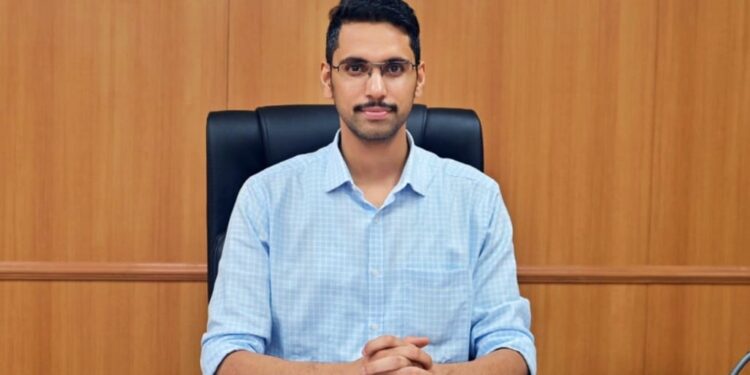 जिल्हाधिकाऱ्यांच्या कामाला राष्ट्रीय पुरस्कार, राष्ट्रपतींच्या हस्ते आज दिल्लीत सन्मान; सोलापुर जिल्ह्यात लवकरच गडचिरोलीचा ‘आशीर्वाद’ पॅटर्न