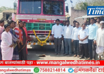 टंचाई! सोलापूर जिल्ह्यात पहिला पाण्याचा टँकर मंगळवेढ्यातील ‘या’ गावात सुरू; सरपंचाच्या पाठपुराव्याने नागरिकांना मिळाला मोठा आधार