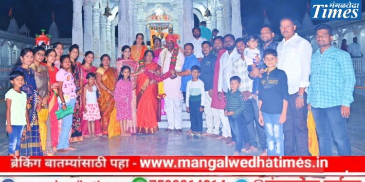 भक्तीनाद! रिद्धी सिद्धी महागणपतीची आरती मित्र-फ्रेंड्स परिवाराच्या वतीने केली; 11 जोडप्यांना मिळाला बहुमान