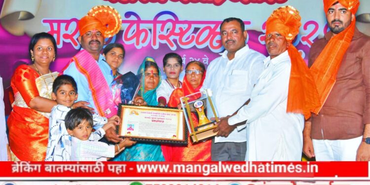 अर्थतज्ञ प्रा.डॉ.संतोष सुर्यवंशी यांना आमदार आवताडे यांच्या हस्ते पुरस्कार प्रदान; मरवडे फेस्टीव्हलमुळे गावचा लौकिक सर्वदूर आ.आवताडेंचे गौरवोदगार