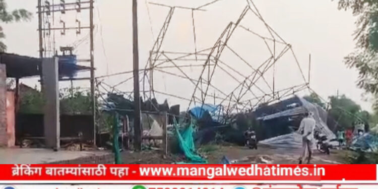 भयानक वादळ! मंगळवेढ्याच्या ग्रामीण भागात वादळाचा तडाखा, अनेक कुटूंब रस्त्यावर, 150 घरांचे पत्रे उडाली; झाड पडून गाईचा मृत्यू