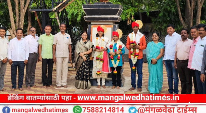 शाब्बास पोरी नाव काढलंस! वृषाली कोरे राज्यात प्रथम, मिळाले 100 टक्के गुण; पाटील, जोध यांना 98 टक्के; निकालात इंग्लिश स्कूलचा दबदबा कायम