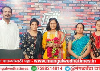 शंभर टक्के गुण मिळवणाऱ्या वृषाली कोरेने दिला मोबाइल, टीव्हीपासून दूर राहण्याचा सल्ला; सारा कॉम्प्युटर इन्स्टिट्यूटच्या वतीने वृषालीचा सन्मान